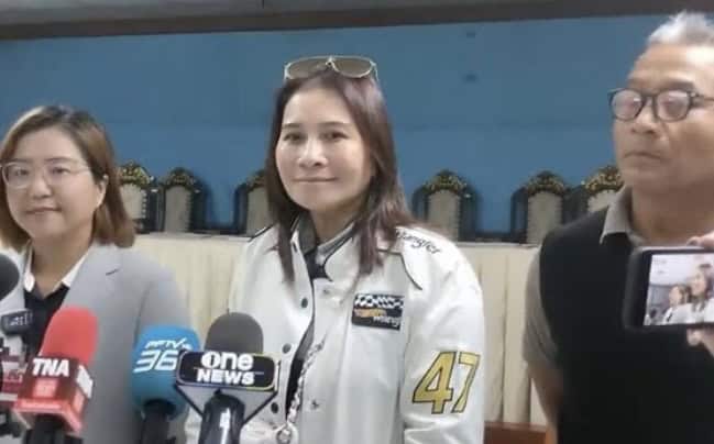 ‘มาดามอ้อย’ หอบเอกสารหลักฐาน คดีทนายตั้มโกงเงิน 71 ล้านบาทยื่น ปปง. ขอรับการคุ้มครองสิทธิผู้เสียหาย ยืนยัน ไม่ขอไกล่เกลี่ย ขอลุยสุดซอย ด้าน รองโฆษก ปปง. ชี้ บ้านหรูที่ถูกยึดห้ามบุคคลภายนอกเข้าใช้ เว้นแต่ยื่นคำร้องขอใช้ทรัพย์ชั่วคราว ‘มาดามอ้อย’ หอบเอกสารหลักฐาน คดีทนายตั้มโกงเงิน 71 ล้านบาทยื่น ปปง. ขอรับการคุ้มครองสิทธิผู้เสียหาย ยืนยัน ไม่ขอไกล่เกลี่ย ขอลุยสุดซอย ด้าน รองโฆษก ปปง. ชี้ บ้านหรูที่ถูกยึดห้ามบุคคลภายนอกเข้าใช้ เว้นแต่ยื่นคำร้องขอใช้ทรัพย์ชั่วคราว