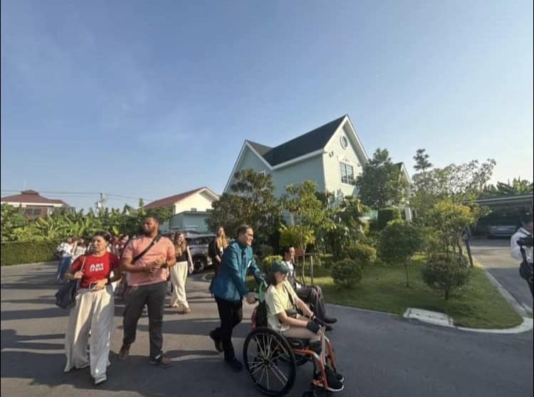 นักศึกษาอเมริกัน บินมาดูงานมูลนิธิอารยสถาปัตย์ฯ นักศึกษาอเมริกัน บินมาดูงานมูลนิธิอารยสถาปัตย์ฯ