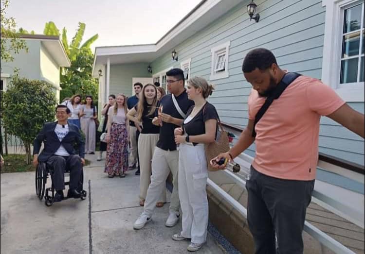 นักศึกษาอเมริกัน บินมาดูงานมูลนิธิอารยสถาปัตย์ฯ นักศึกษาอเมริกัน บินมาดูงานมูลนิธิอารยสถาปัตย์ฯ