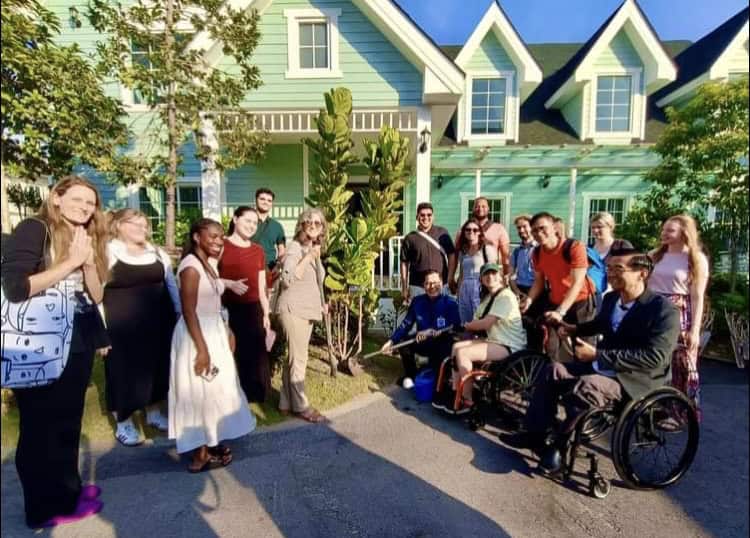 นักศึกษาอเมริกัน บินมาดูงานมูลนิธิอารยสถาปัตย์ฯ นักศึกษาอเมริกัน บินมาดูงานมูลนิธิอารยสถาปัตย์ฯ