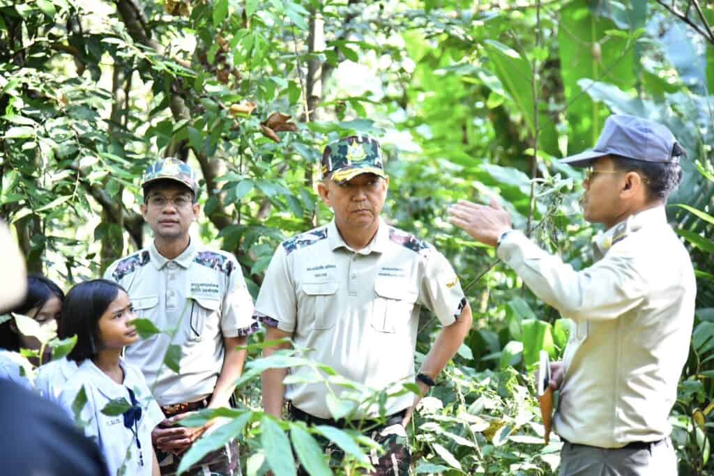 “เฉลิมชัย” บินตรวจทุ่งใหญ่นเรศวร วอน ทุกฝ่ายเฝ้าระวังไฟป่า สร้างความเข้าใจให้ “ชุมชน คน ป่า อยู่ร่วมกันได้” “เฉลิมชัย” บินตรวจทุ่งใหญ่นเรศวร วอน ทุกฝ่ายเฝ้าระวังไฟป่า สร้างความเข้าใจให้ “ชุมชน คน ป่า อยู่ร่วมกันได้”