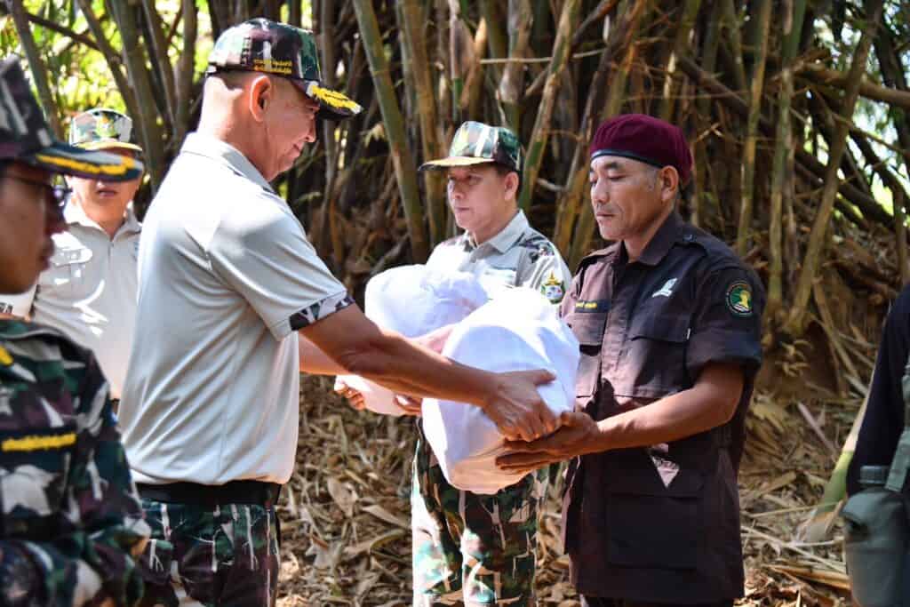 “เฉลิมชัย” บินตรวจทุ่งใหญ่นเรศวร วอน ทุกฝ่ายเฝ้าระวังไฟป่า สร้างความเข้าใจให้ “ชุมชน คน ป่า อยู่ร่วมกันได้” “เฉลิมชัย” บินตรวจทุ่งใหญ่นเรศวร วอน ทุกฝ่ายเฝ้าระวังไฟป่า สร้างความเข้าใจให้ “ชุมชน คน ป่า อยู่ร่วมกันได้”