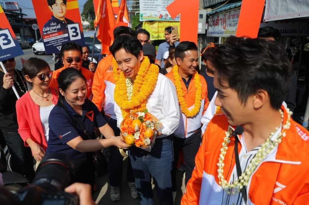 ‘พิธา‘ เดินตลาดสันกำแพง ช่วย ‘พันธุ์อาจ’ หาเสียงนายกอบจ.เชียงใหม่ ขอความไว้วางใจชาวสันกำแพง ดันท้องถิ่น-สส.ทำงานร่วมกันไร้รอยต่อ ขยายครอบครัวพรรคประชาชนให้ใหญ่ขึ้น ‘พิธา‘ เดินตลาดสันกำแพง ช่วย ‘พันธุ์อาจ’ หาเสียงนายกอบจ.เชียงใหม่ ขอความไว้วางใจชาวสันกำแพง ดันท้องถิ่น-สส.ทำงานร่วมกันไร้รอยต่อ ขยายครอบครัวพรรคประชาชนให้ใหญ่ขึ้น