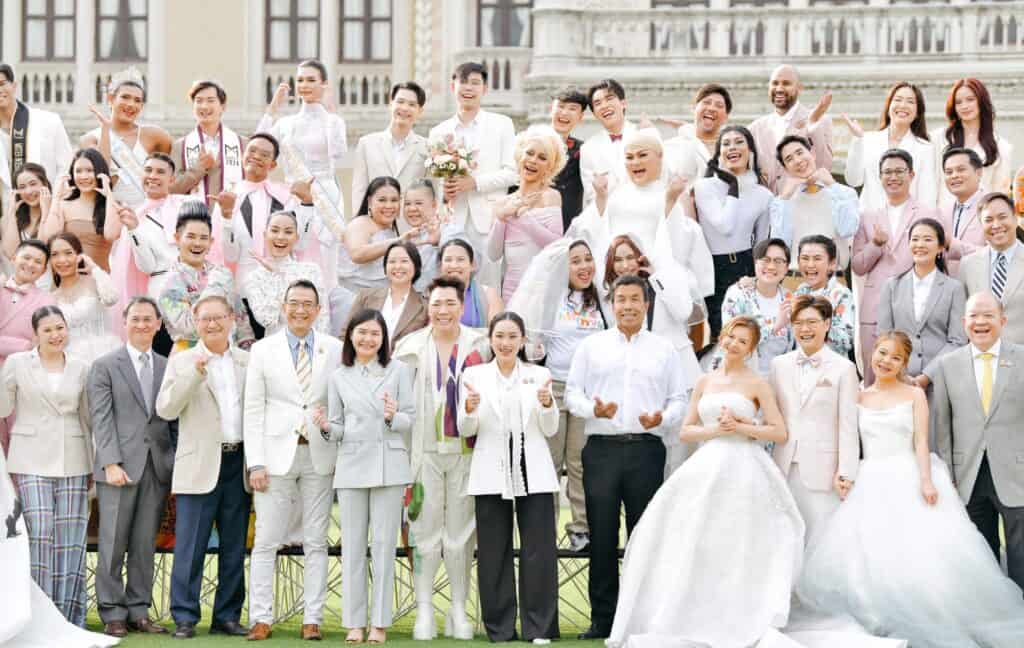 นายกฯ ถ่ายภาพประวัติศาสตร์ในโอกาสประกาศใช้กฎหมายสมรสเท่าเทียม ขอบคุณ ฝ่ายรัฐบาล - ฝ่ายค้าน - ภาคประชาชน ร่วมกันผลักดันจนสำเร็จ ยินดีที่มีความรักได้ทุกรูปแบบ นายกฯ ถ่ายภาพประวัติศาสตร์ในโอกาสประกาศใช้กฎหมายสมรสเท่าเทียม ขอบคุณ ฝ่ายรัฐบาล - ฝ่ายค้าน - ภาคประชาชน ร่วมกันผลักดันจนสำเร็จ ยินดีที่มีความรักได้ทุกรูปแบบ