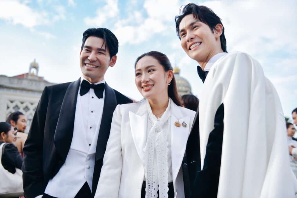 นายกฯ ถ่ายภาพประวัติศาสตร์ในโอกาสประกาศใช้กฎหมายสมรสเท่าเทียม ขอบคุณ ฝ่ายรัฐบาล - ฝ่ายค้าน - ภาคประชาชน ร่วมกันผลักดันจนสำเร็จ ยินดีที่มีความรักได้ทุกรูปแบบ นายกฯ ถ่ายภาพประวัติศาสตร์ในโอกาสประกาศใช้กฎหมายสมรสเท่าเทียม ขอบคุณ ฝ่ายรัฐบาล - ฝ่ายค้าน - ภาคประชาชน ร่วมกันผลักดันจนสำเร็จ ยินดีที่มีความรักได้ทุกรูปแบบ