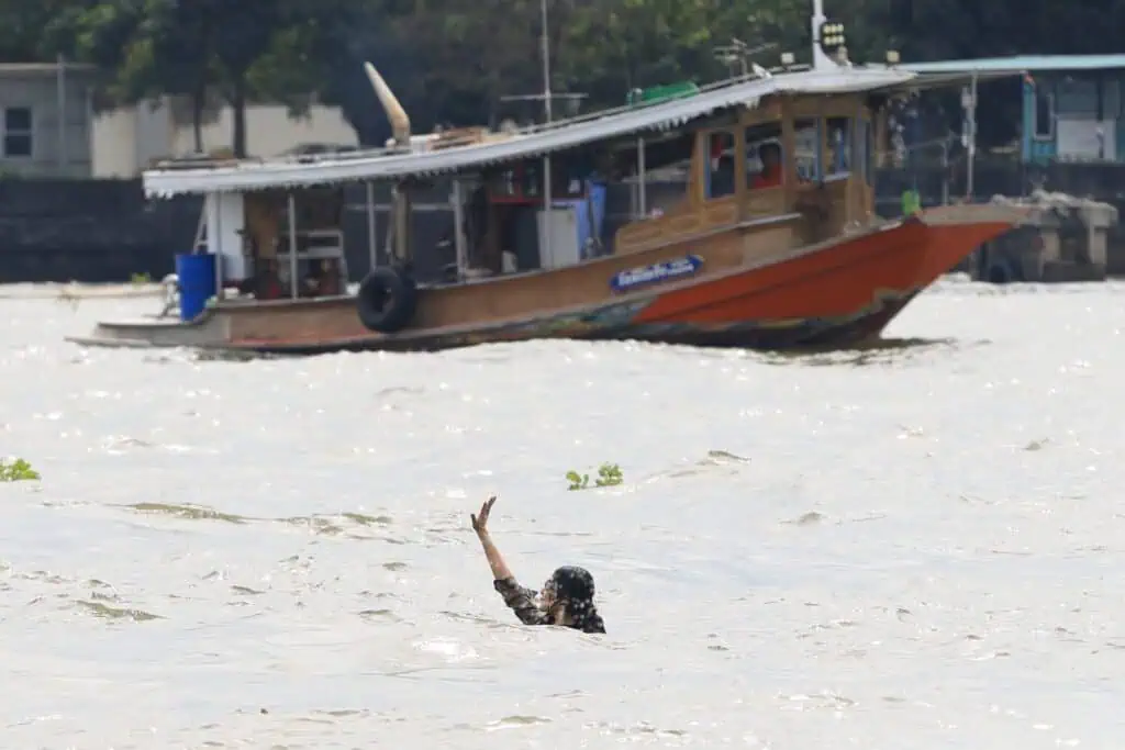 จำลองเหตุการณ์ “แตงโม นิดา” พลัดตกเรือกลางแม่น้ำเจ้าพระยา