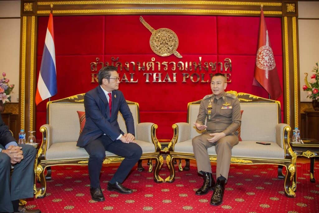 ทรู คอร์ปอเรชั่น หารือ ผบ.ตร. ผนึกกำลังตั้ง “วอร์รูม” ทลายแก๊งคอลเซ็นเตอร์ ทรู คอร์ปอเรชั่น หารือ ผบ.ตร. ผนึกกำลังตั้ง “วอร์รูม” ทลายแก๊งคอลเซ็นเตอร์