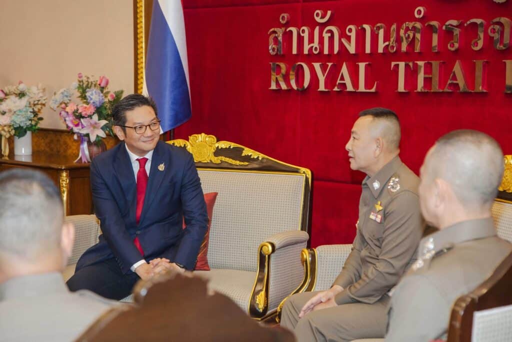 ทรู คอร์ปอเรชั่น หารือ ผบ.ตร. ผนึกกำลังตั้ง “วอร์รูม” ทลายแก๊งคอลเซ็นเตอร์ ทรู คอร์ปอเรชั่น หารือ ผบ.ตร. ผนึกกำลังตั้ง “วอร์รูม” ทลายแก๊งคอลเซ็นเตอร์