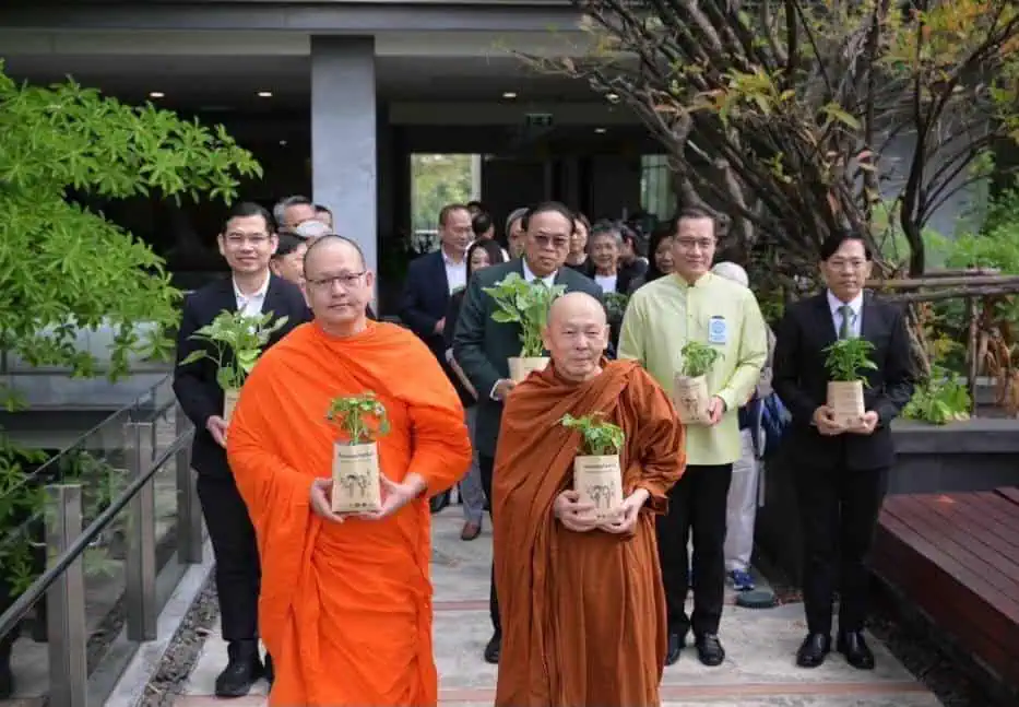 สภาลมหายใจกรุงเทพฯสานพลังมูลนิธิปลูกต้นไม้ ปลูกธรรมะ ผนึก 17 หน่วยงาน สร้างค่านิยมทำบุญวิถีใหม่ 