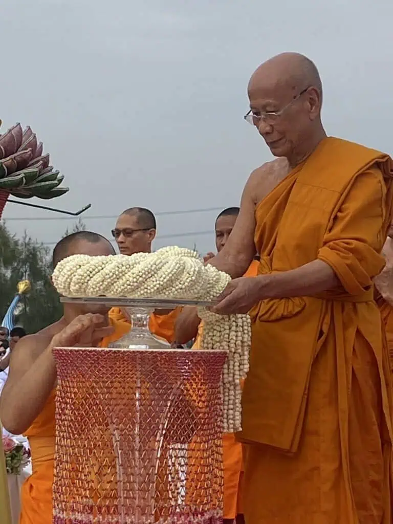 พระธรรมยาตรา 1,141 รูป เจริญสมาธิภาวนาถวายในหลวง ณ อนุสรณ์สถานบางปลา