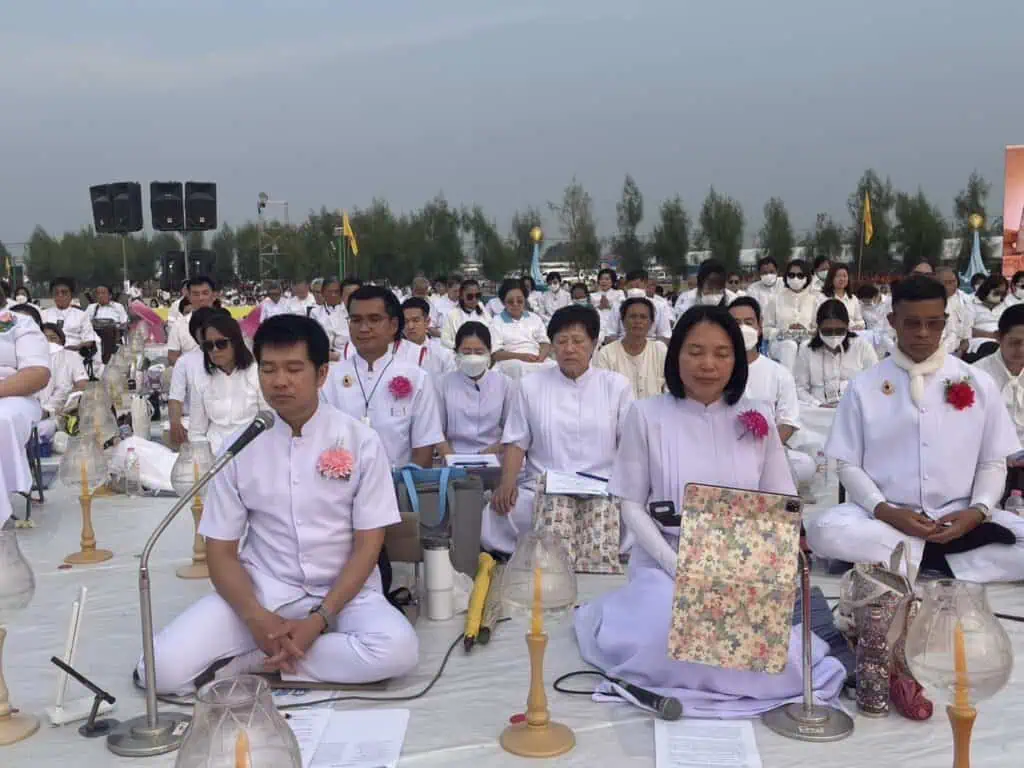 พระธรรมยาตรา 1,141 รูป เจริญสมาธิภาวนาถวายในหลวง ณ อนุสรณ์สถานบางปลา