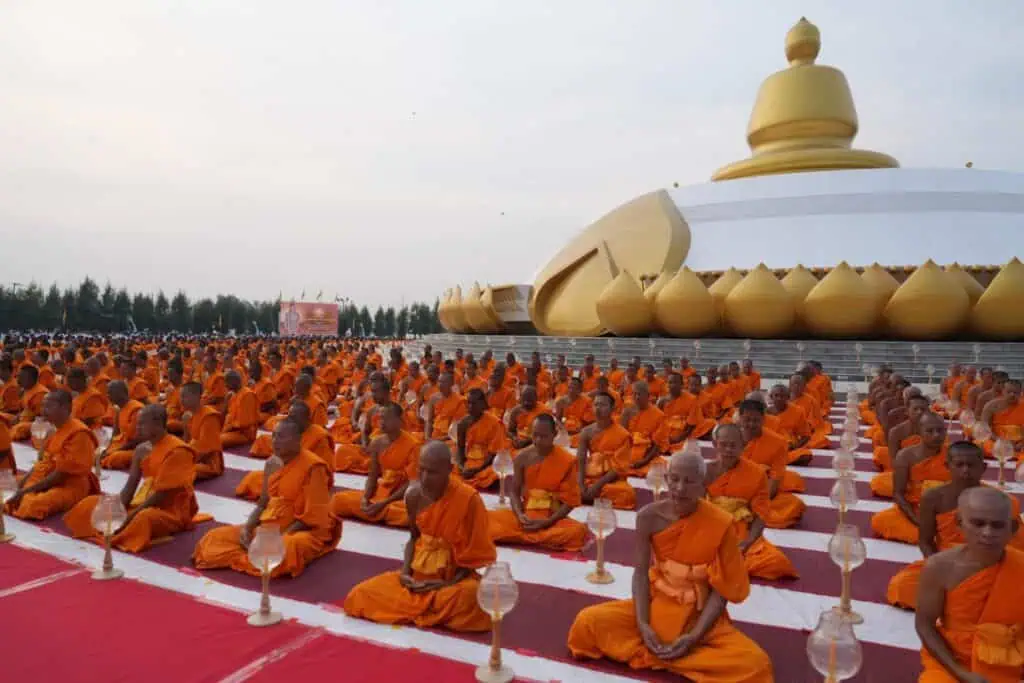 พระธรรมยาตรา 1,141 รูป เจริญสมาธิภาวนาถวายในหลวง ณ อนุสรณ์สถานบางปลา