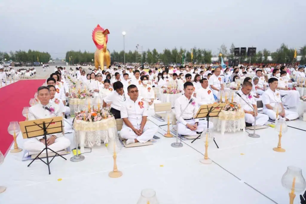 พระธรรมยาตรา 1,141 รูป เจริญสมาธิภาวนาถวายในหลวง ณ อนุสรณ์สถานบางปลา