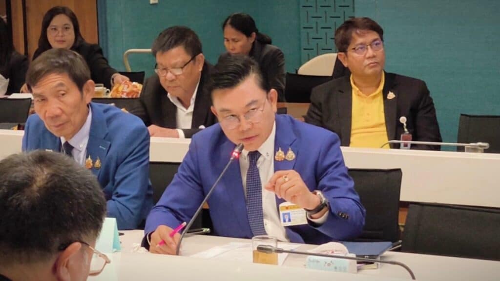 กมธ.สิ่งแวดล้อม วุฒิสภา เสนอใช้ยาแรงยึดทรัพย์ ฟ้องแพ่งจีนเทารุกป่าทำสวนทุเรียน กมธ.สิ่งแวดล้อม วุฒิสภา เสนอใช้ยาแรงยึดทรัพย์ ฟ้องแพ่งจีนเทารุกป่าทำสวนทุเรียน