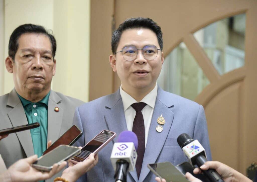 สกสค.จับมือธนาคารออมสิน เดินหน้าแก้หนี้ครู เตรียมมอบสิทธิพิเศษลดอัตราดอกเบี้ยต่ำ สกสค.จับมือธนาคารออมสิน เดินหน้าแก้หนี้ครู เตรียมมอบสิทธิพิเศษลดอัตราดอกเบี้ยต่ำ