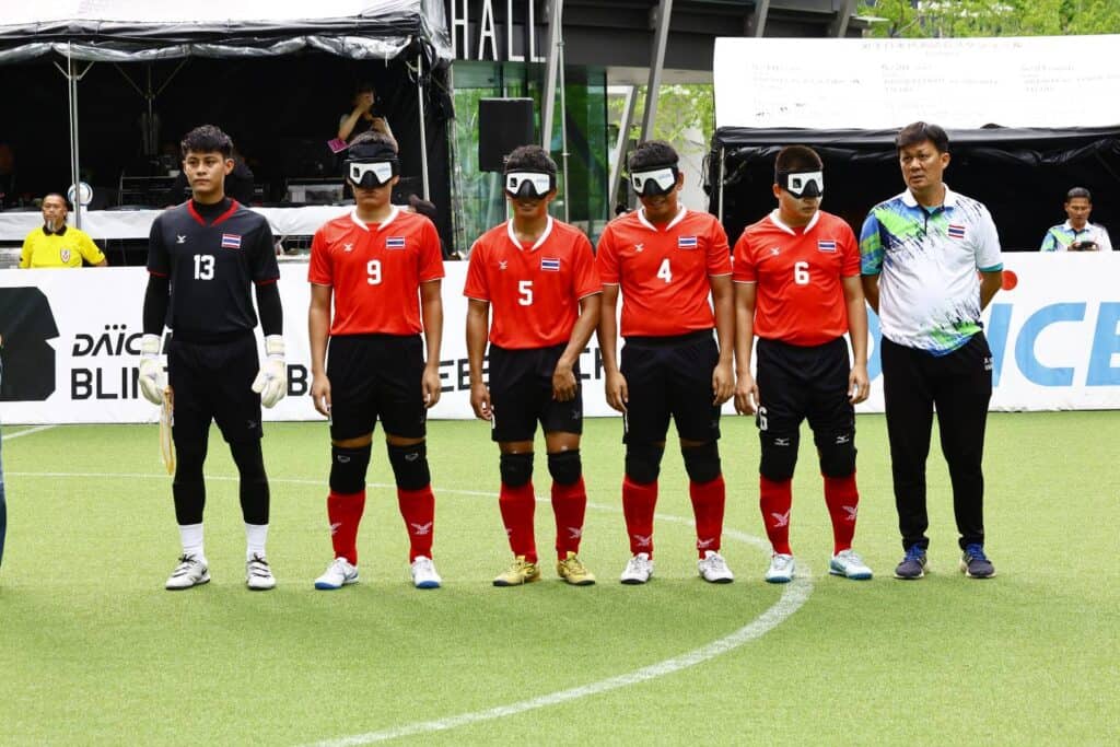 ทัพนักเตะคนตาบอดทีมชาติไทย ปรับทัพส่งชุดดาวรุ่งลงดวลเจ้าภาพญี่ปุ่น ก่อนจะพลาดช่วงสองนาทีสุดท้าย พ่ายไปหวุดหวิด 0-1รั้งอันดับสี่ของกลุ่ม ทัพนักเตะคนตาบอดทีมชาติไทย ปรับทัพส่งชุดดาวรุ่งลงดวลเจ้าภาพญี่ปุ่น ก่อนจะพลาดช่วงสองนาทีสุดท้าย พ่ายไปหวุดหวิด 0-1รั้งอันดับสี่ของกลุ่ม