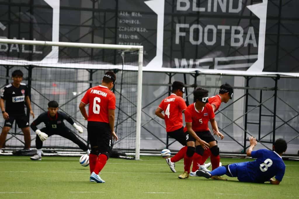ทัพนักเตะคนตาบอดทีมชาติไทย ปรับทัพส่งชุดดาวรุ่งลงดวลเจ้าภาพญี่ปุ่น ก่อนจะพลาดช่วงสองนาทีสุดท้าย พ่ายไปหวุดหวิด 0-1รั้งอันดับสี่ของกลุ่ม ทัพนักเตะคนตาบอดทีมชาติไทย ปรับทัพส่งชุดดาวรุ่งลงดวลเจ้าภาพญี่ปุ่น ก่อนจะพลาดช่วงสองนาทีสุดท้าย พ่ายไปหวุดหวิด 0-1รั้งอันดับสี่ของกลุ่ม