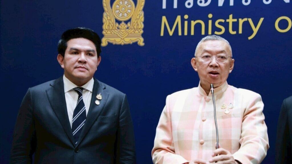 บอร์ดสกสค.ไฟเขียว ขึ้นเงินเดือนจนท. 6% หลังรายได้พุ่งกว่า 20% บอร์ดสกสค.ไฟเขียว ขึ้นเงินเดือนจนท. 6% หลังรายได้พุ่งกว่า 20%