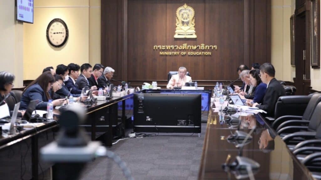 บอร์ดสกสค.ไฟเขียว ขึ้นเงินเดือนจนท. 6% หลังรายได้พุ่งกว่า 20% บอร์ดสกสค.ไฟเขียว ขึ้นเงินเดือนจนท. 6% หลังรายได้พุ่งกว่า 20%