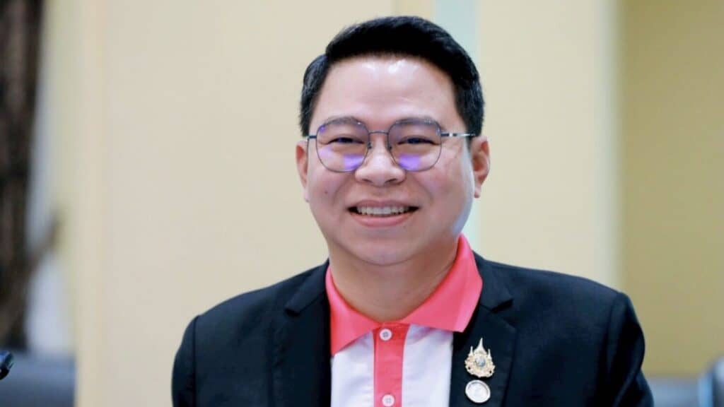 บอร์ดสกสค.ไฟเขียว ขึ้นเงินเดือนจนท. 6% หลังรายได้พุ่งกว่า 20% บอร์ดสกสค.ไฟเขียว ขึ้นเงินเดือนจนท. 6% หลังรายได้พุ่งกว่า 20%