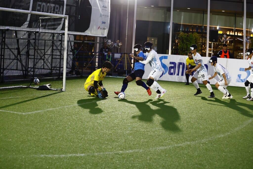 แข้งคนตาบอดไทยบดกับญี่ปุ่นสุดระทึก ก่อนพ่ายดวลจุดโทษ 1-3 แข้งคนตาบอดไทยบดกับญี่ปุ่นสุดระทึก ก่อนพ่ายดวลจุดโทษ 1-3