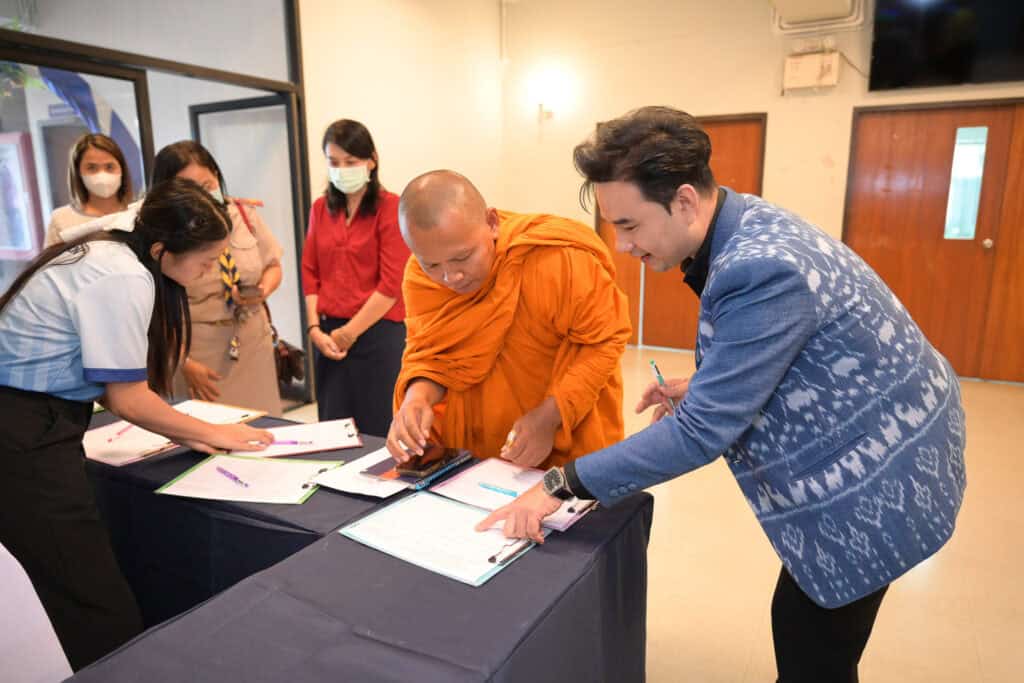 นครปฐม — คณะศึกษาศาสตร์ ม.ศิลปากร เดินหน้าขับเคลื่อน “พระปฐมเจดีย์” สู่เมืองแห่งการเรียนรู้ ด้วยพลังเครือข่าย และภูมิปัญญาท้องถิ่น เปิดเวทีนำเสนอแนวทางวิจัยยกระดับคุณค่าทางประวัติศาสตร์และวัฒนธรรม สู่นครปฐมเมืองเรียนรู้ต้นแบบ นครปฐม — คณะศึกษาศาสตร์ ม.ศิลปากร เดินหน้าขับเคลื่อน “พระปฐมเจดีย์” สู่เมืองแห่งการเรียนรู้ ด้วยพลังเครือข่าย และภูมิปัญญาท้องถิ่น เปิดเวทีนำเสนอแนวทางวิจัยยกระดับคุณค่าทางประวัติศาสตร์และวัฒนธรรม สู่นครปฐมเมืองเรียนรู้ต้นแบบ