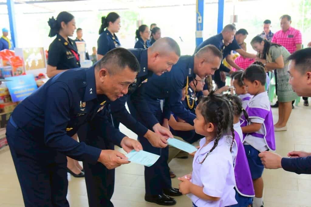 พสบ.ทอ.รุ่นที่ 19 จัดกิจกรรมมิตรประชา สร้างความสุขและรอยยิ้มให้นักเรียน พสบ.ทอ.รุ่นที่ 19 จัดกิจกรรมมิตรประชา สร้างความสุขและรอยยิ้มให้นักเรียน