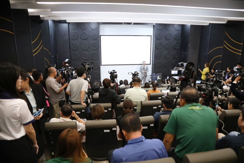 นักลงทุนระดับโลก-นักกฎหมาย-ผู้เชี่ยวชาญ จับเข่า เสวนา ‘สถานบันเทิงครบวงจร’ เห็นพ้องสร้างเงินแน่ แต่ต้องอธิบายให้ปชช.ให้เข้าใจแก่นแท้ นักลงทุนระดับโลก-นักกฎหมาย-ผู้เชี่ยวชาญ จับเข่า เสวนา ‘สถานบันเทิงครบวงจร’ เห็นพ้องสร้างเงินแน่ แต่ต้องอธิบายให้ปชช.ให้เข้าใจแก่นแท้