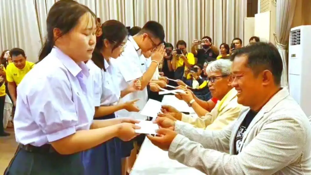 "สมาคมสื่อต้านโกง" มอบทุนการศึกษา ส่งเสริมอนาคตลูกหลาน ครอบครัวคนข่าวเป็นคนดี