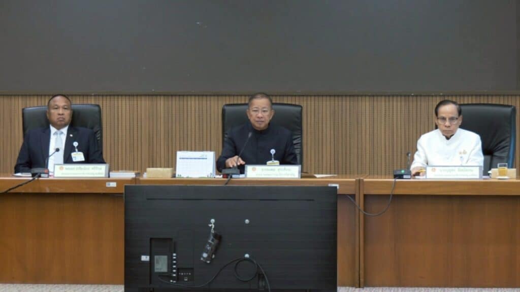 “อย่าให้ชาติต้องเสียเปรียบ!“ วุฒิสภาจี้รัฐ เปิดสภาวิสามัญ ดันแก้ปมชายแดนไทย ก่อนวิกฤตบานปลาย “อย่าให้ชาติต้องเสียเปรียบ!“ วุฒิสภาจี้รัฐ เปิดสภาวิสามัญ ดันแก้ปมชายแดนไทย ก่อนวิกฤตบานปลาย