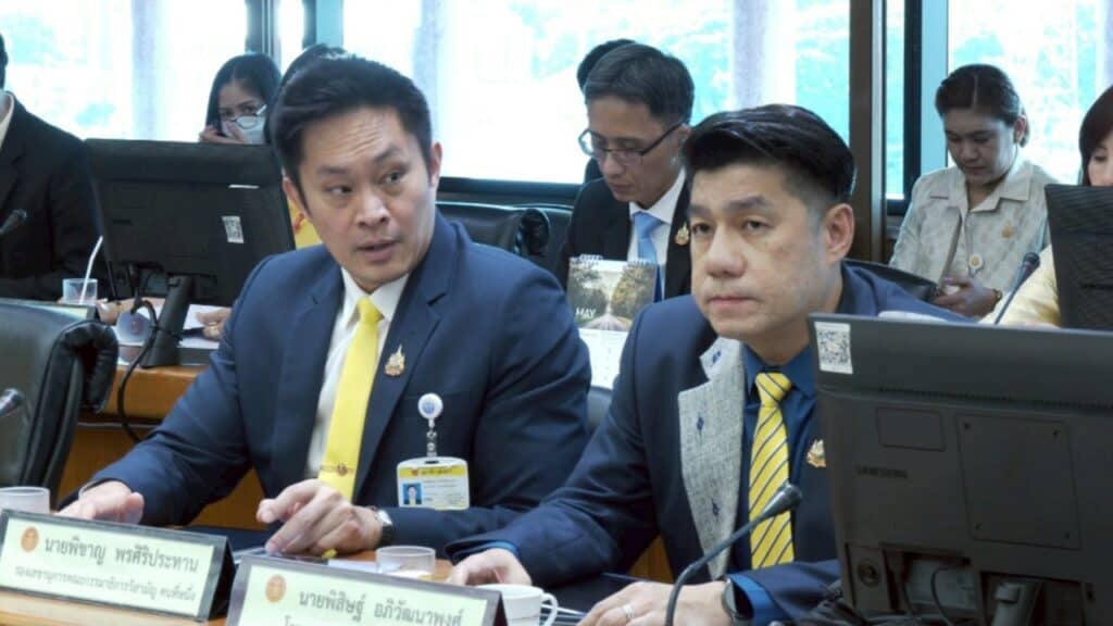 “อย่าให้ชาติต้องเสียเปรียบ!“ วุฒิสภาจี้รัฐ เปิดสภาวิสามัญ ดันแก้ปมชายแดนไทย ก่อนวิกฤตบานปลาย “อย่าให้ชาติต้องเสียเปรียบ!“ วุฒิสภาจี้รัฐ เปิดสภาวิสามัญ ดันแก้ปมชายแดนไทย ก่อนวิกฤตบานปลาย