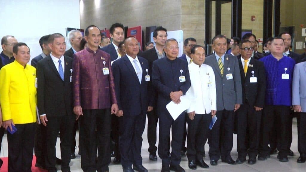“อย่าให้ชาติต้องเสียเปรียบ!“ วุฒิสภาจี้รัฐ เปิดสภาวิสามัญ ดันแก้ปมชายแดนไทย ก่อนวิกฤตบานปลาย “อย่าให้ชาติต้องเสียเปรียบ!“ วุฒิสภาจี้รัฐ เปิดสภาวิสามัญ ดันแก้ปมชายแดนไทย ก่อนวิกฤตบานปลาย