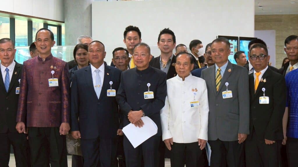“อย่าให้ชาติต้องเสียเปรียบ!“ วุฒิสภาจี้รัฐ เปิดสภาวิสามัญ ดันแก้ปมชายแดนไทย ก่อนวิกฤตบานปลาย “อย่าให้ชาติต้องเสียเปรียบ!“ วุฒิสภาจี้รัฐ เปิดสภาวิสามัญ ดันแก้ปมชายแดนไทย ก่อนวิกฤตบานปลาย