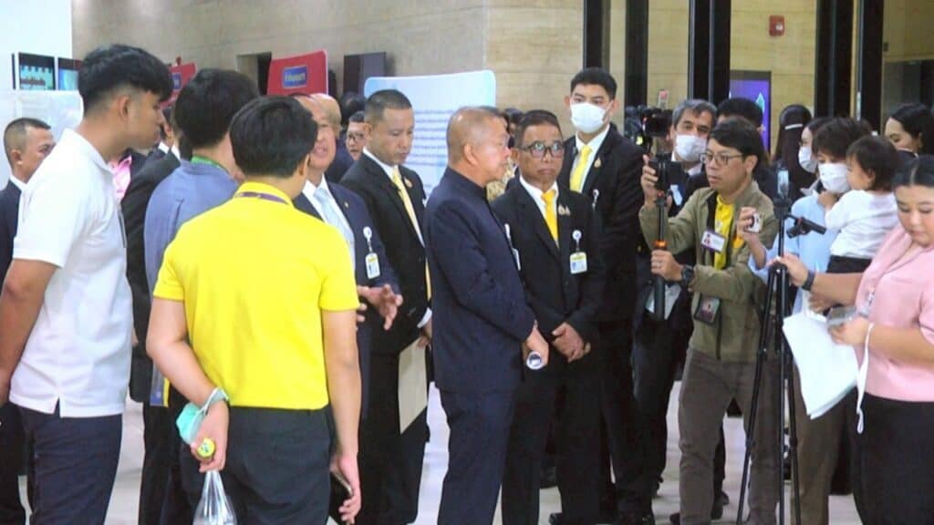 “อย่าให้ชาติต้องเสียเปรียบ!“ วุฒิสภาจี้รัฐ เปิดสภาวิสามัญ ดันแก้ปมชายแดนไทย ก่อนวิกฤตบานปลาย “อย่าให้ชาติต้องเสียเปรียบ!“ วุฒิสภาจี้รัฐ เปิดสภาวิสามัญ ดันแก้ปมชายแดนไทย ก่อนวิกฤตบานปลาย