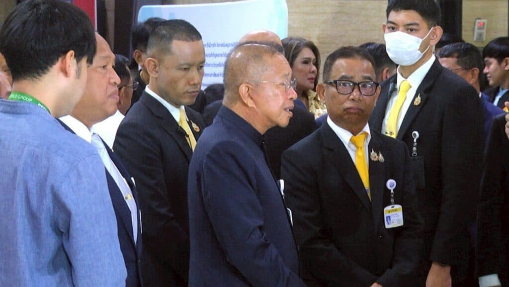 “อย่าให้ชาติต้องเสียเปรียบ!“ วุฒิสภาจี้รัฐ เปิดสภาวิสามัญ ดันแก้ปมชายแดนไทย ก่อนวิกฤตบานปลาย “อย่าให้ชาติต้องเสียเปรียบ!“ วุฒิสภาจี้รัฐ เปิดสภาวิสามัญ ดันแก้ปมชายแดนไทย ก่อนวิกฤตบานปลาย