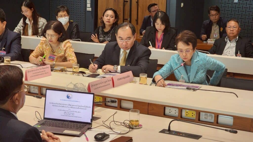 "สว.ชีวะภาพ" เสนอดึง พม่า-จีน ร่วมวงเจรจาแก้ปัญหาสารพิษในแม่น้ำกก ค้านสร้างฝายดักตะกอน "สว.ชีวะภาพ" เสนอดึง พม่า-จีน ร่วมวงเจรจาแก้ปัญหาสารพิษในแม่น้ำกก ค้านสร้างฝายดักตะกอน