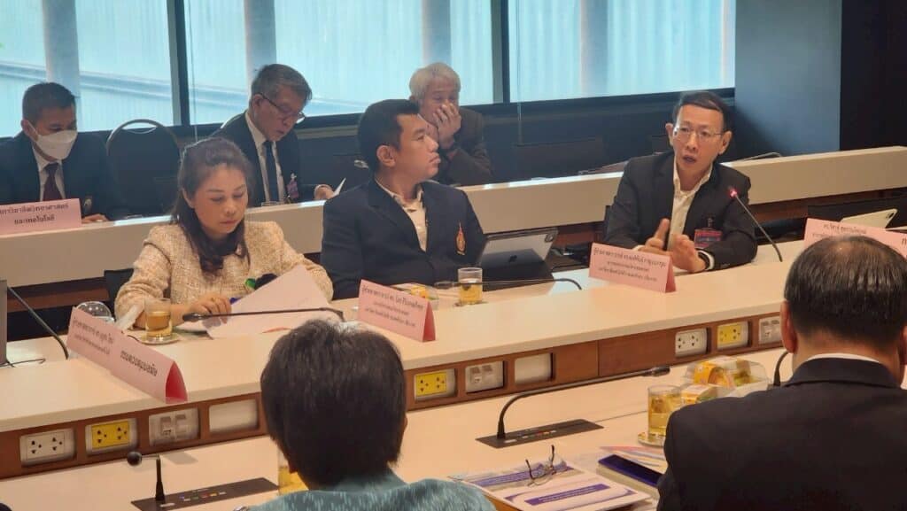 "สว.ชีวะภาพ" เสนอดึง พม่า-จีน ร่วมวงเจรจาแก้ปัญหาสารพิษในแม่น้ำกก ค้านสร้างฝายดักตะกอน "สว.ชีวะภาพ" เสนอดึง พม่า-จีน ร่วมวงเจรจาแก้ปัญหาสารพิษในแม่น้ำกก ค้านสร้างฝายดักตะกอน