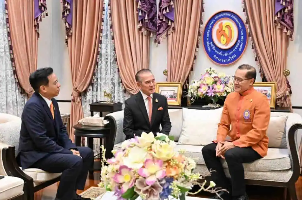 "วีระศักดิ์" รับมอบสมทบทุน จัดพิมพ์หนังสือครบรอบ 30 ปี มูลนิธิอาสาเพื่อนพึ่ง (ภาฯ) ยามยาก สภากาชาดไทย