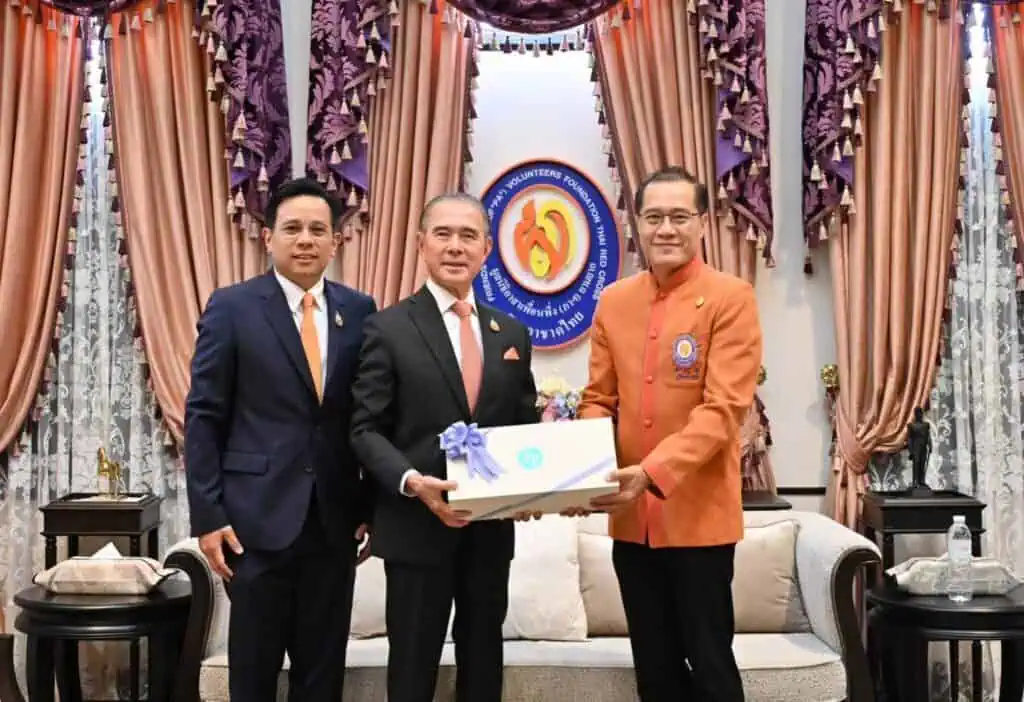 "วีระศักดิ์" รับมอบสมทบทุน จัดพิมพ์หนังสือครบรอบ 30 ปี มูลนิธิอาสาเพื่อนพึ่ง (ภาฯ) ยามยาก สภากาชาดไทย