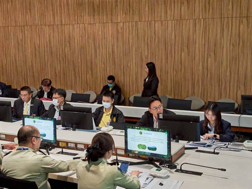 "สว.ชีวะภาพ" สั่งลุยปราบเขมรตัดไม้เถื่อนชายแดน ชี้คดีพุ่งนับพัน! พบทุ่นระเบิด-กองกำลังติดอาวุธขวาง จนท. "สว.ชีวะภาพ" สั่งลุยปราบเขมรตัดไม้เถื่อนชายแดน ชี้คดีพุ่งนับพัน! พบทุ่นระเบิด-กองกำลังติดอาวุธขวาง จนท.