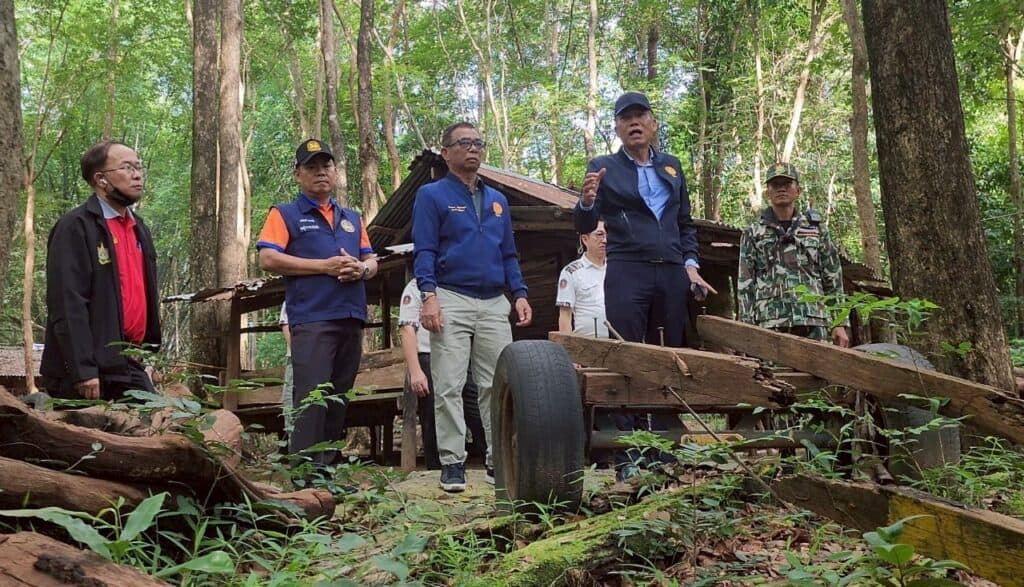 "สว.ชีวะภาพ" ปลุกคนไทย ! ชี้ 10 ปี จับเขมรตัดไม้พะยูงนับหมื่นคน ความเสียหายมหาศาล "สว.ชีวะภาพ" ปลุกคนไทย ! ชี้ 10 ปี จับเขมรตัดไม้พะยูงนับหมื่นคน ความเสียหายมหาศาล