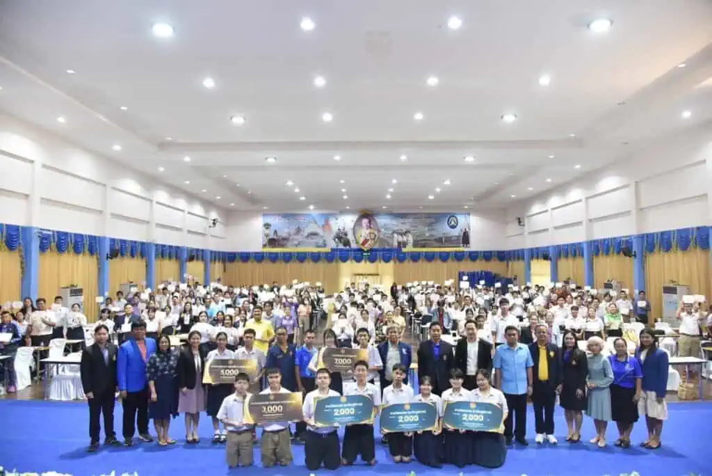 โรงเรียนศรีราชา คว้ารางวัลชนะเลิศแข่งขันตอบปัญหาวุฒิสภาฯ ระดับมัธยมฯ