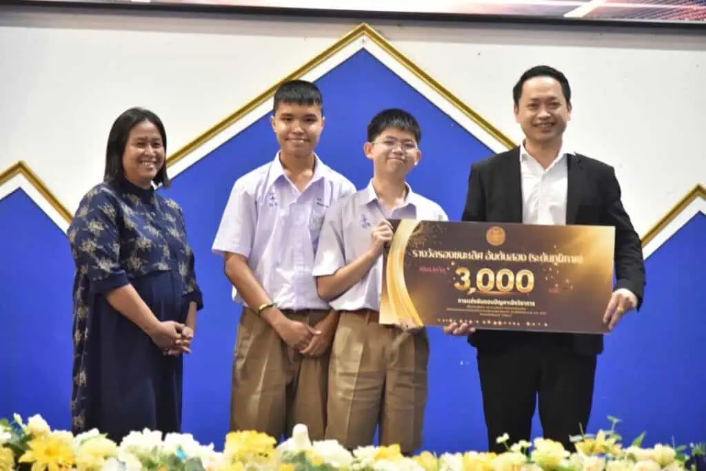 โรงเรียนศรีราชา คว้ารางวัลชนะเลิศแข่งขันตอบปัญหาวุฒิสภาฯ ระดับมัธยมฯ