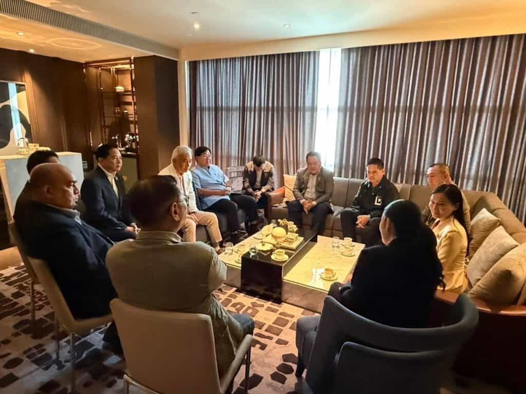 รัฐบาลรวมพลังฝ่าวิกฤต พร้อมโผ ครม.ใหม่! รัฐบาลรวมพลังฝ่าวิกฤต พร้อมโผ ครม.ใหม่!