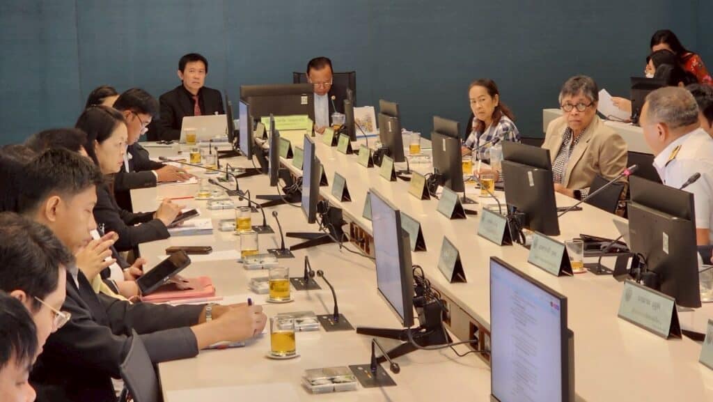 "สว." จี้รัฐคุมตั๋วเครื่องบินแพง แนะหั่นภาษีน้ำมัน หวังคนไทยบินสบายกระเป๋า "สว." จี้รัฐคุมตั๋วเครื่องบินแพง แนะหั่นภาษีน้ำมัน หวังคนไทยบินสบายกระเป๋า