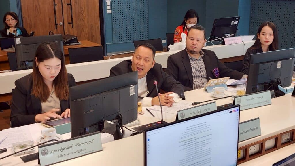 "สว." จี้รัฐคุมตั๋วเครื่องบินแพง แนะหั่นภาษีน้ำมัน หวังคนไทยบินสบายกระเป๋า "สว." จี้รัฐคุมตั๋วเครื่องบินแพง แนะหั่นภาษีน้ำมัน หวังคนไทยบินสบายกระเป๋า