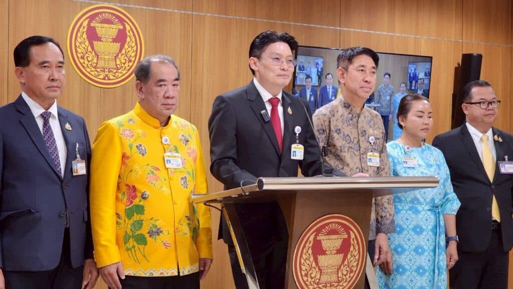 "กมธ.สว." แนะถอนกฎหมายคอมเพล็กซ์แฝง "กาสิโน" ขัดยุทธศาสตร์ชาติ-เศรษฐกิจพอเพียง เสี่ยงขึ้นศาลรธน. "กมธ.สว." แนะถอนกฎหมายคอมเพล็กซ์แฝง "กาสิโน" ขัดยุทธศาสตร์ชาติ-เศรษฐกิจพอเพียง เสี่ยงขึ้นศาลรธน.