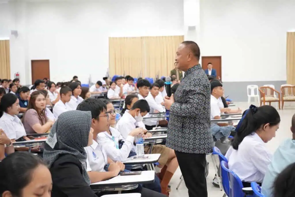 วิทยาศาสตร์จุฬาภรณฯคว้าแชมป์ ‘แฟนพันธุ์แท้วุฒิสภา’ ภาคใต้