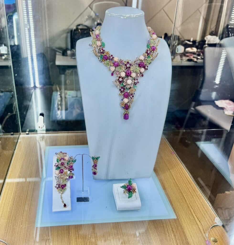 "TAEVIKA Jewelry" ปลุกพลัง "อัญมณีไทย" สู่ตลาดโลก! ผนึก Soft Power "นางงาม"