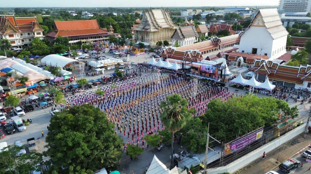 "สว.จำลอง"ร่วมสืบสานประเพณีแห่เทียนพรรษาสุพรรณบุรี อนุรักษ์ศิลปะไทยโบราณ "สว.จำลอง"ร่วมสืบสานประเพณีแห่เทียนพรรษาสุพรรณบุรี อนุรักษ์ศิลปะไทยโบราณ
